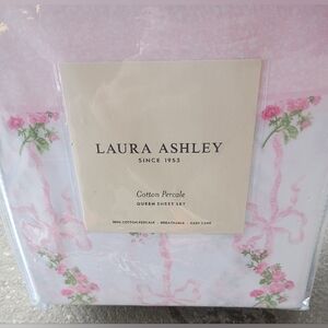 Laura Ashley Pink bow sheet set Queen